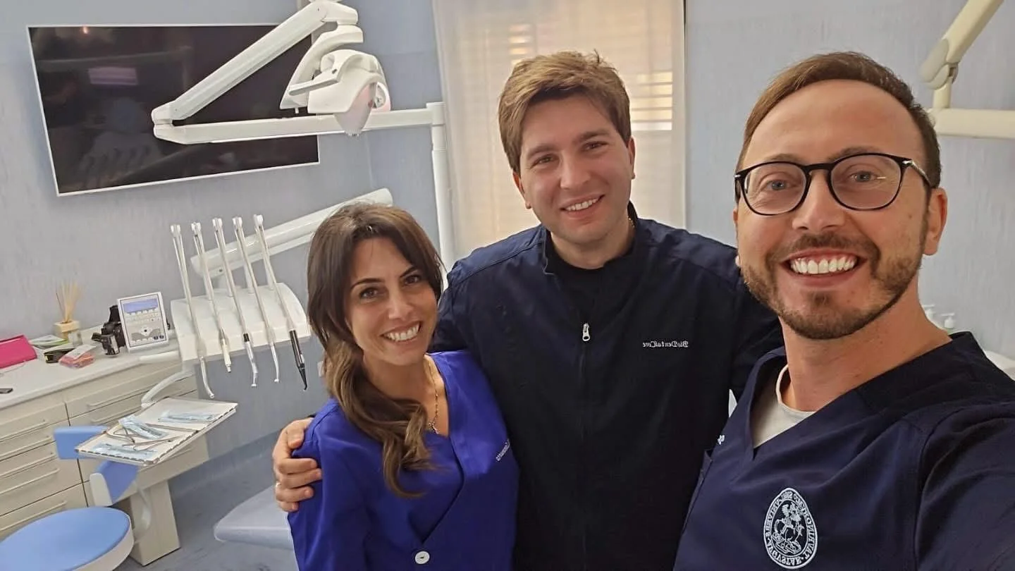 Il team dello Studio Bio Dental Core: Dr. Tuscano insieme ai suoi collaboratori